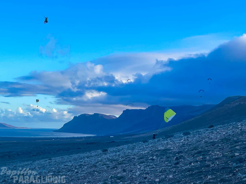 fls52.25-lanzarote-paragliding-124