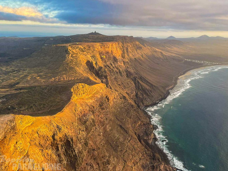 fla.26-risco-de-famara-paragliding-lanzarote-105