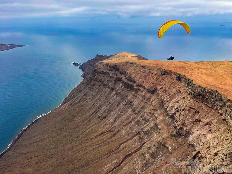 fla.26-risco-de-famara-paragliding-lanzarote-108