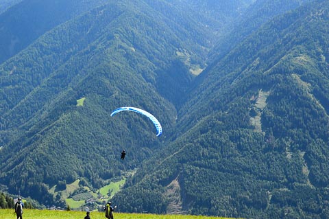 DH33.16-Luesen_Paragliding-1038.jpg