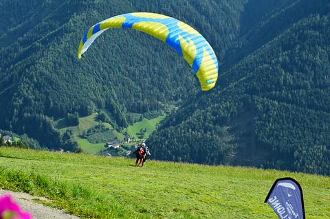DH33.16-Luesen_Paragliding-1076.jpg
