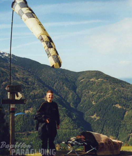 2003 SF2.03 Paragliding 001