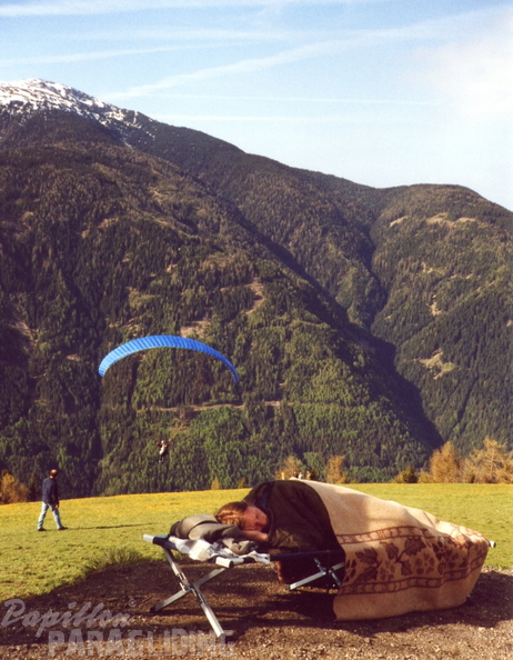 2003 SF2.03 Paragliding 004