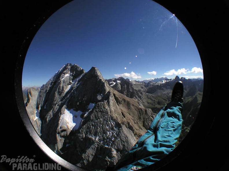 2004 Marmolada Paragliding 012