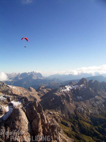 2004 Marmolada Paragliding 021