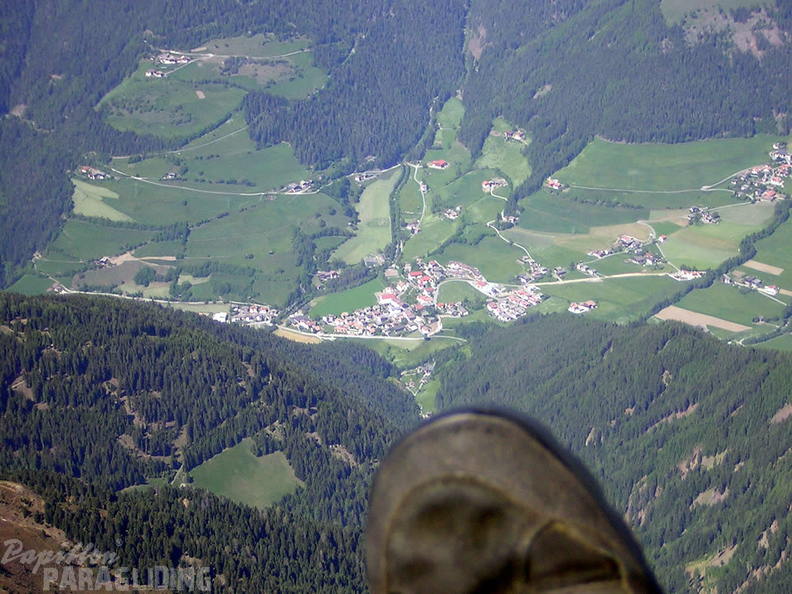2005 D5.05 Paragliding 005