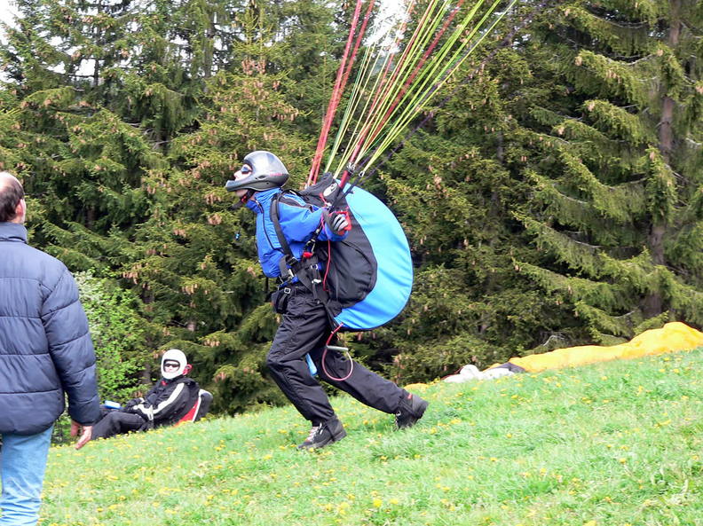 2005 D5.05 Paragliding 100