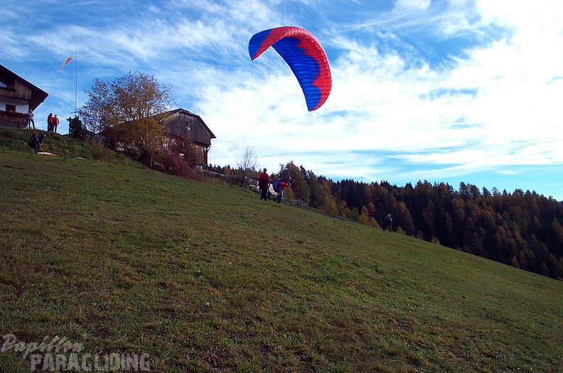 2005 D7.05 Paragliding 002
