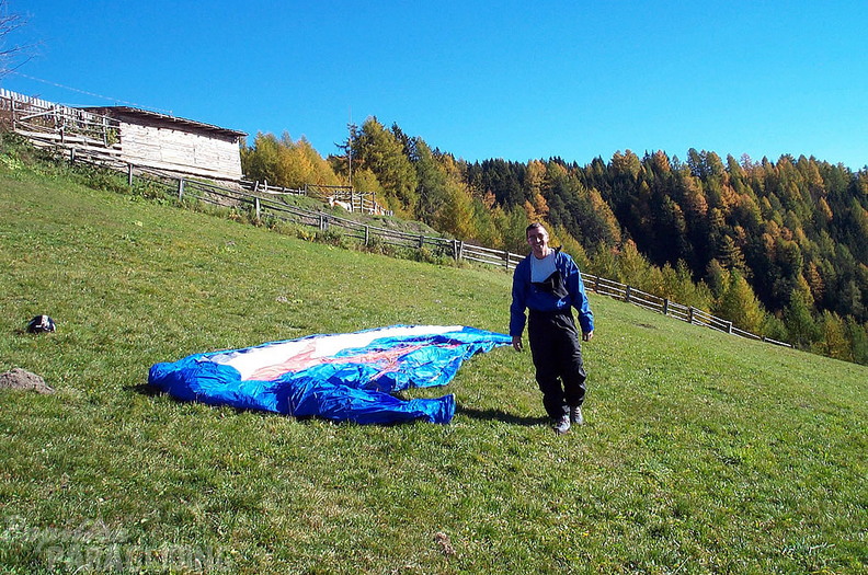 2005 D7.05 Paragliding 003