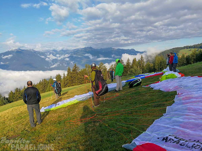 DH32.18 Paragliding-104