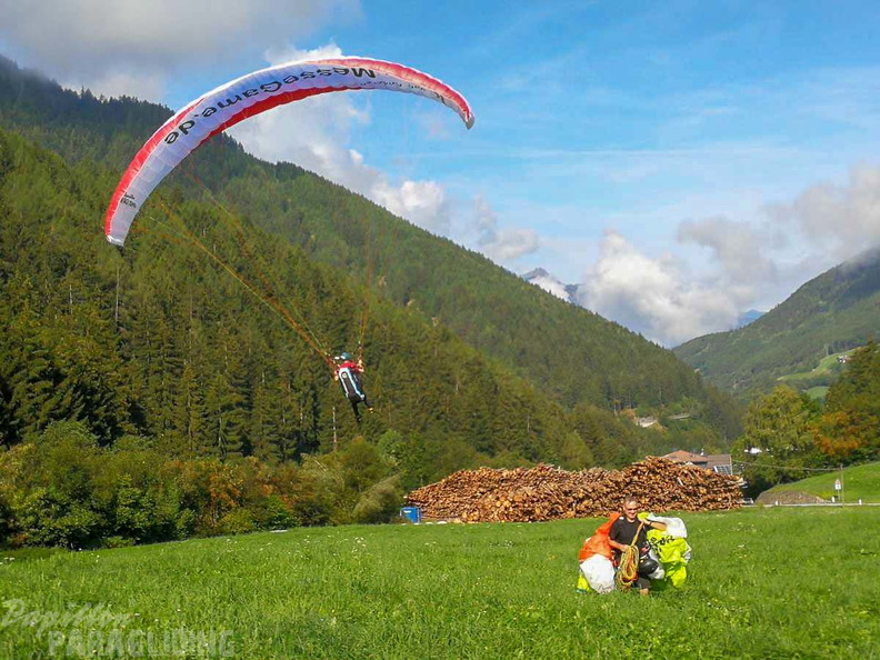DH32.18 Paragliding-105