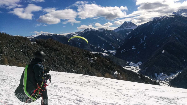 DH7.18 Paragliding-238