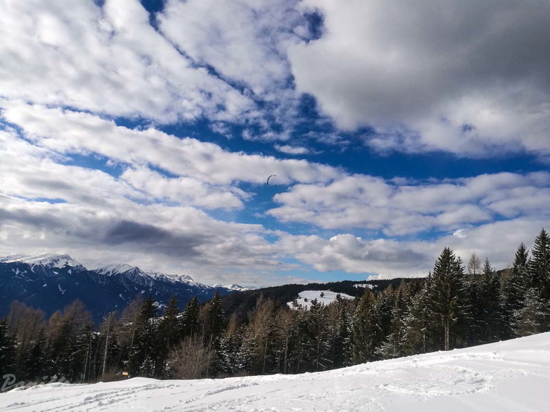 DH7.18 Paragliding-250