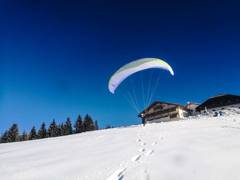 DH7.18 Paragliding-305