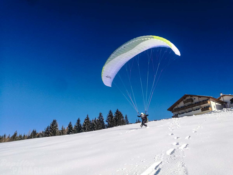 DH7.18 Paragliding-306