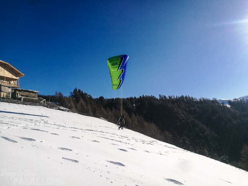 DH7.18_Paragliding-321.jpg