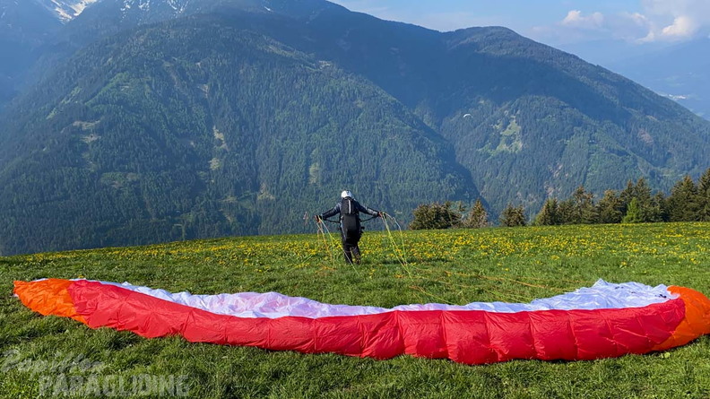DH21.21-Luesen-Paragliding-403