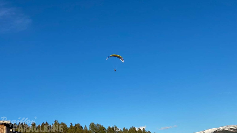 DH21.21-Luesen-Paragliding-628