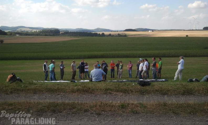 2012 ES.37.12 Paragliding 003