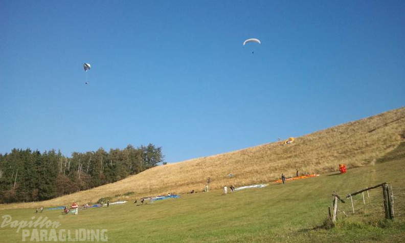 2012 ES.37.12 Paragliding 004