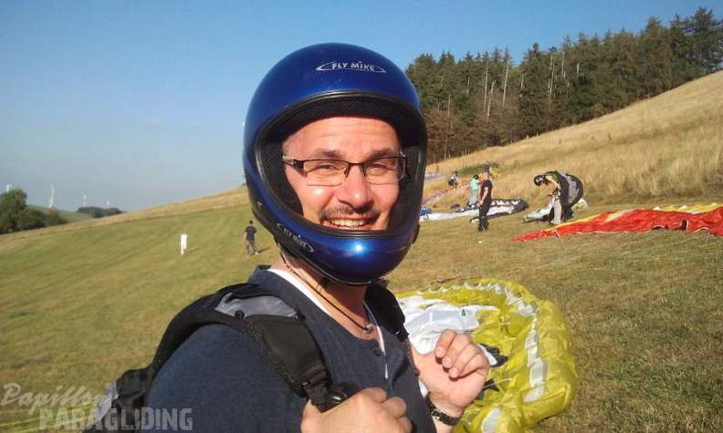 2012 ES.37.12 Paragliding 011