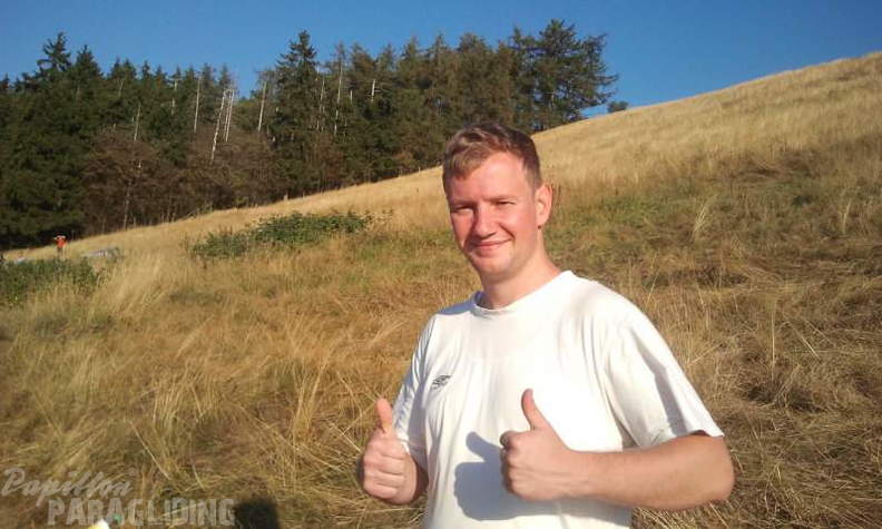 2012 ES.37.12 Paragliding 021