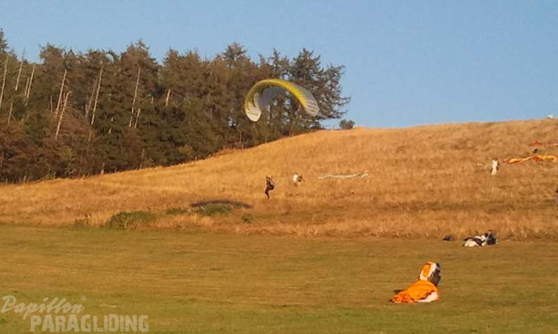 2012 ES.37.12 Paragliding 042