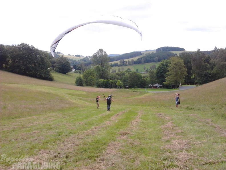 2012 ES27.12 Gleitschirmfliegen 003