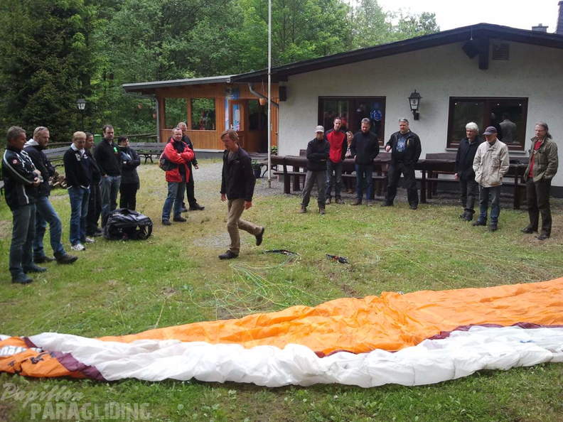 2012 ES EW24.12 Paragliding 003