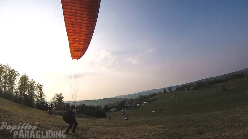 ES17.18 Paragliding-110