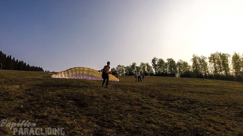 ES17.18 Paragliding-115