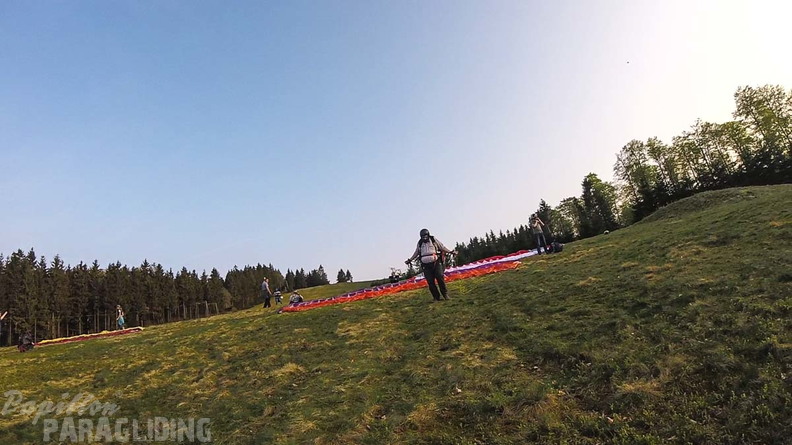 ES17.18 Paragliding-135