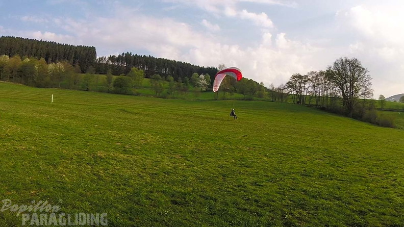 ES17.18 Paragliding-160