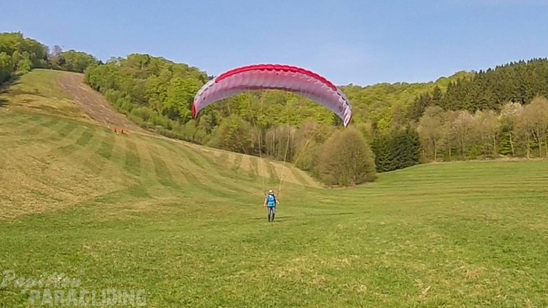 ES17.18 Paragliding-175