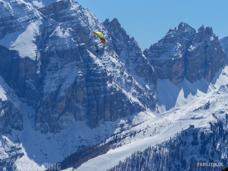AS13.19 Paragliding-135
