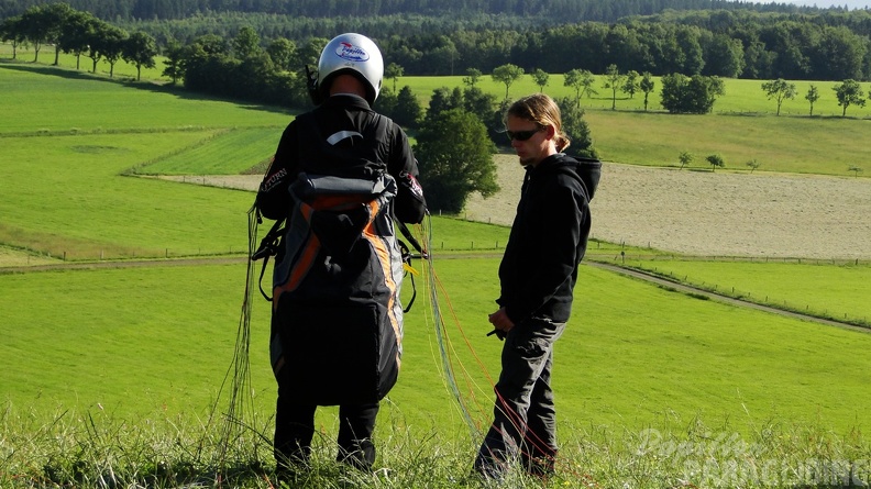 2010 RK25.10 Wasserkuppe Paragliding 043