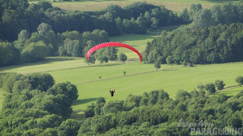 2010 RK25.10 Wasserkuppe Paragliding 050