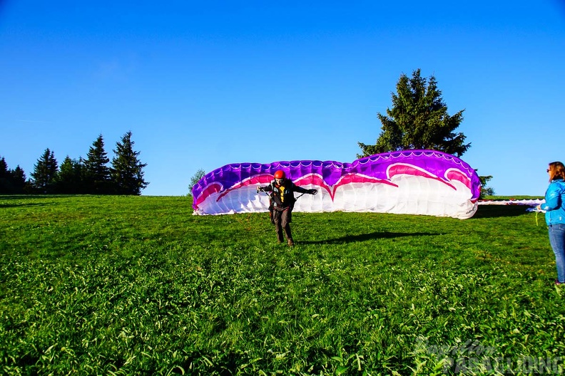 RK21.17 Paragliding-401