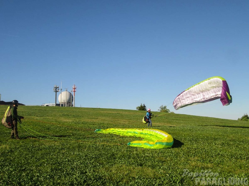 RK21.17 Paragliding-549