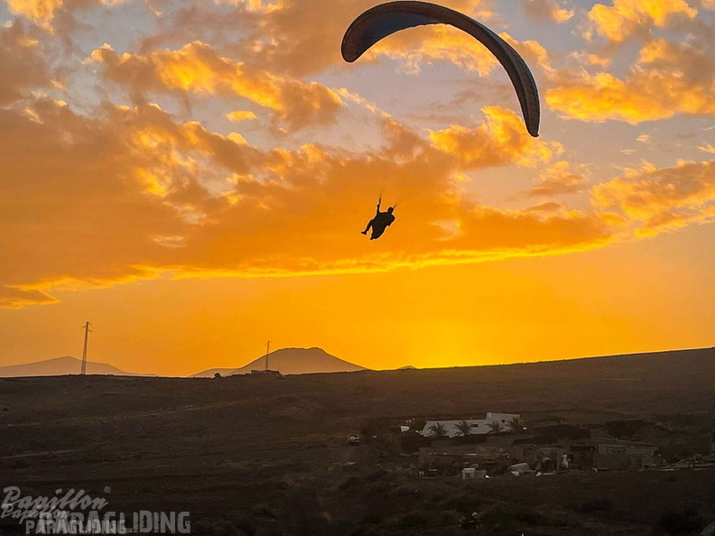FLA50.21-Paragliding-Lanzarote-111