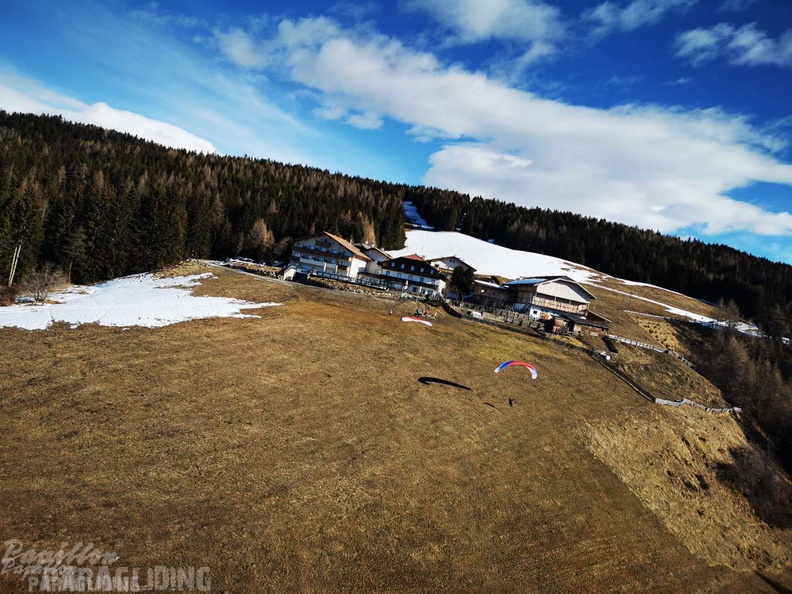 luesen-dh8.22-paragliding-108