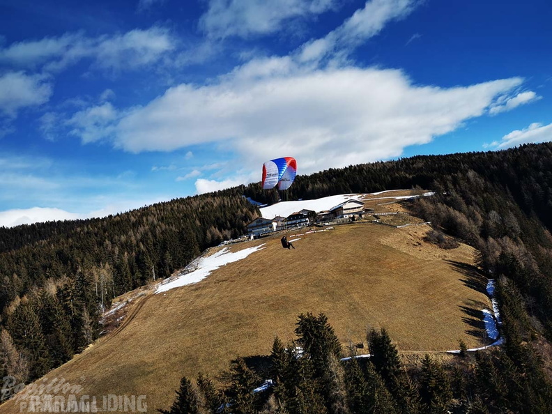 luesen-dh8.22-paragliding-102