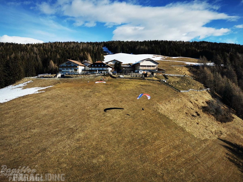 luesen-dh8.22-paragliding-100