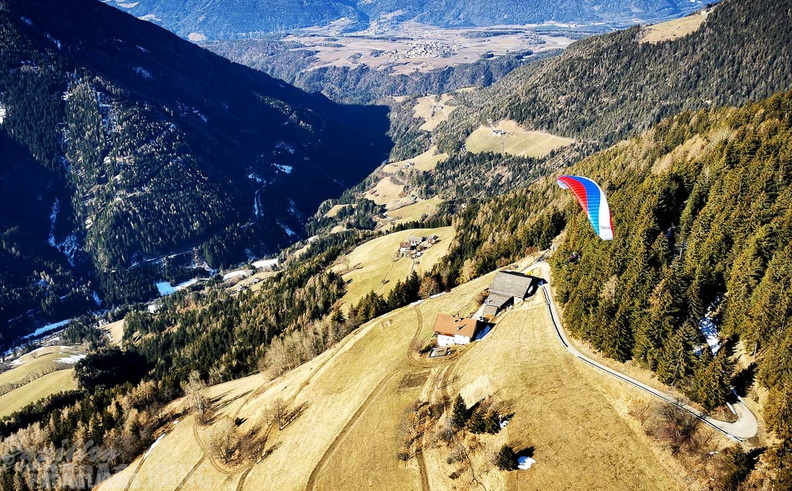 luesen-dh8.22-paragliding-106
