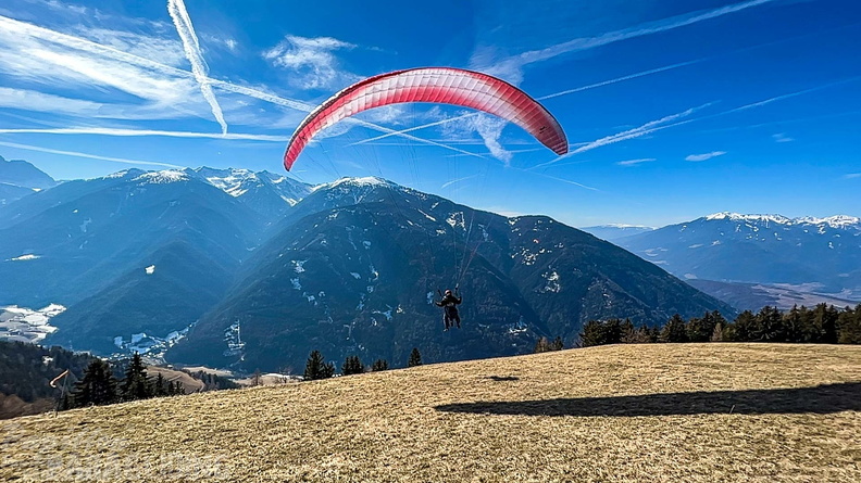 dh11.22-luesen-paragliding-180