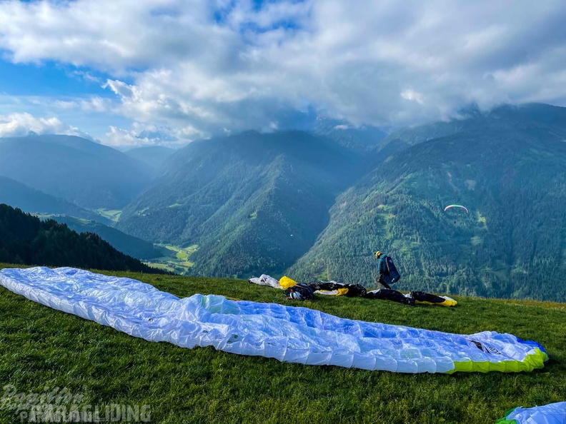 DH21.22-Luesen-Paragliding-170