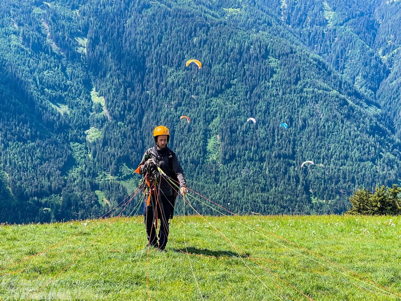 DH21.22-Luesen-Paragliding-184