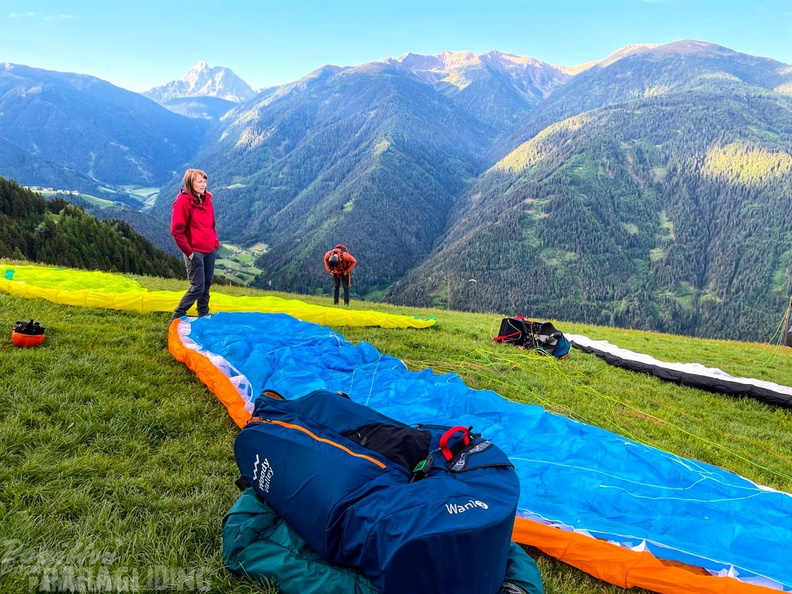 DH21.22-Luesen-Paragliding-153