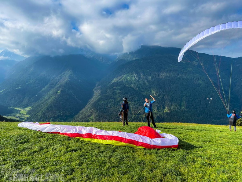 DH21.22-Luesen-Paragliding-169