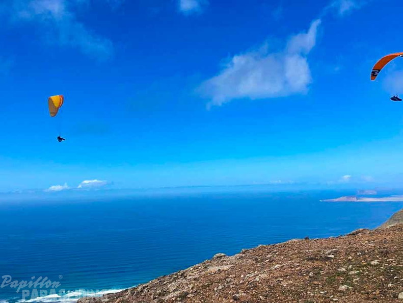 fla8.23-lanzarote-paragliding-landscape-101